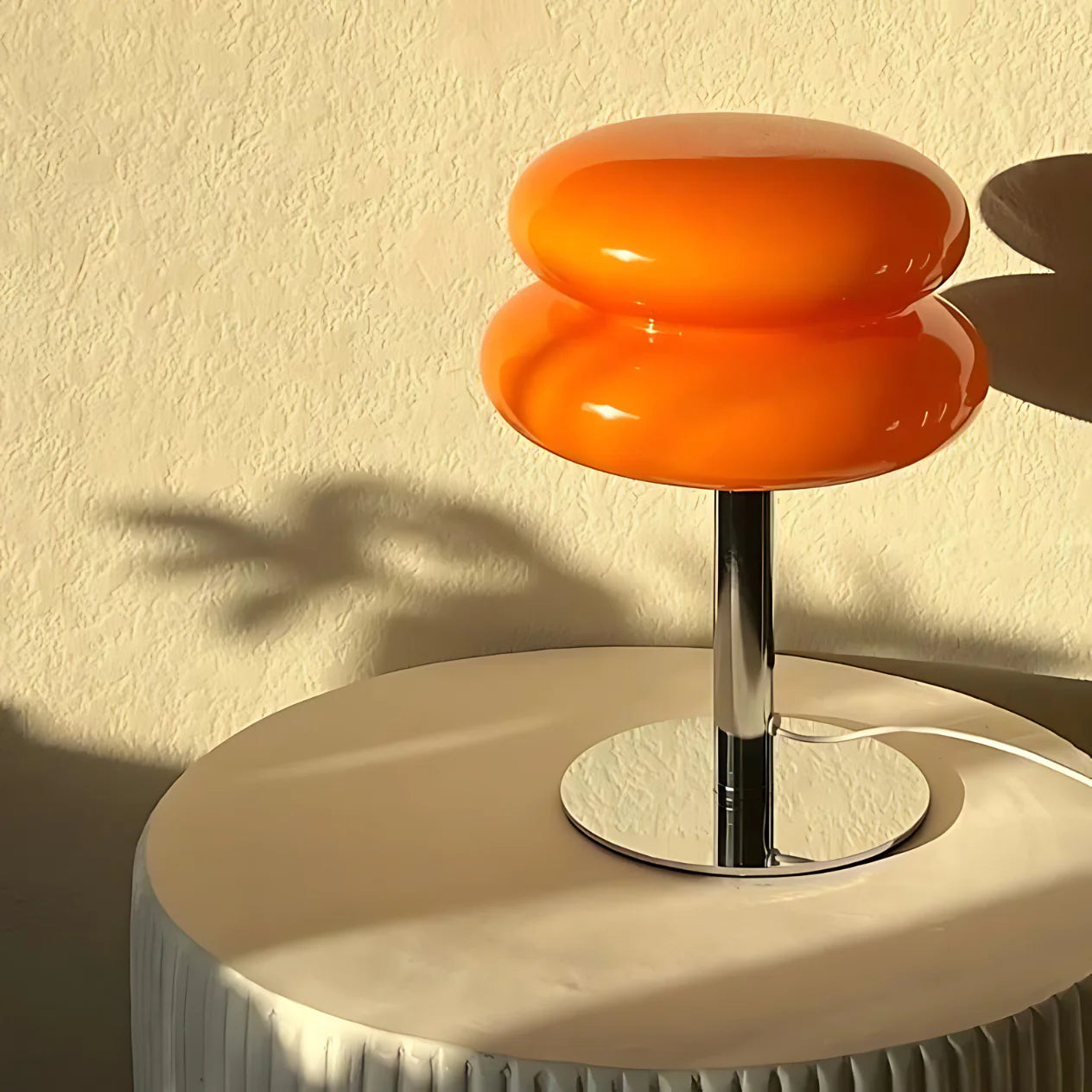 LumaCurvy - Timeless Elegance Table Lamp