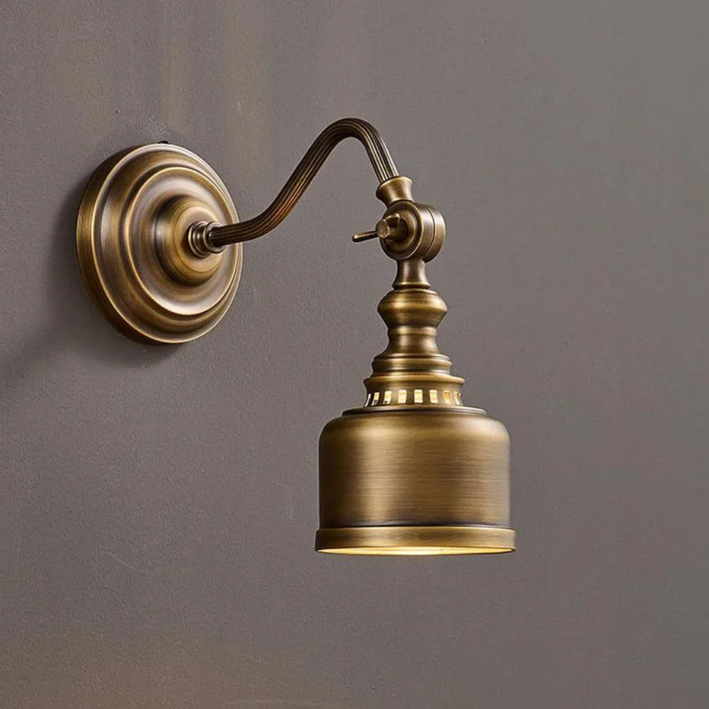 Lumeo – Antique Brass Wall Light