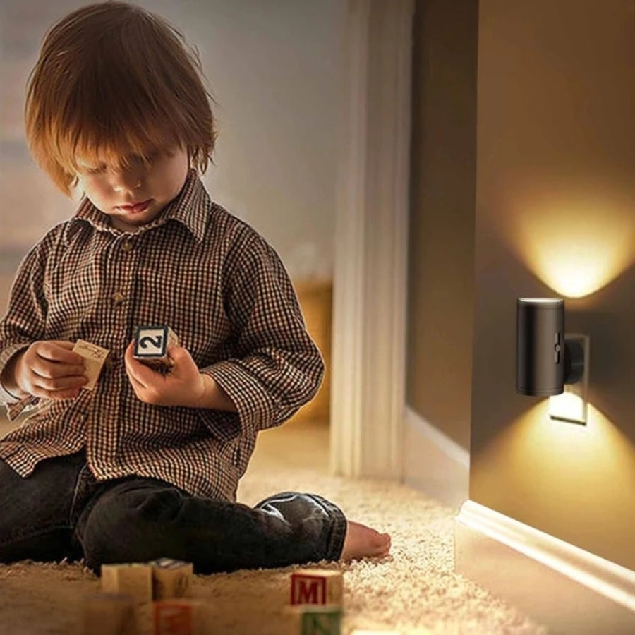 PlugyNight – Plug-In Wall Light
